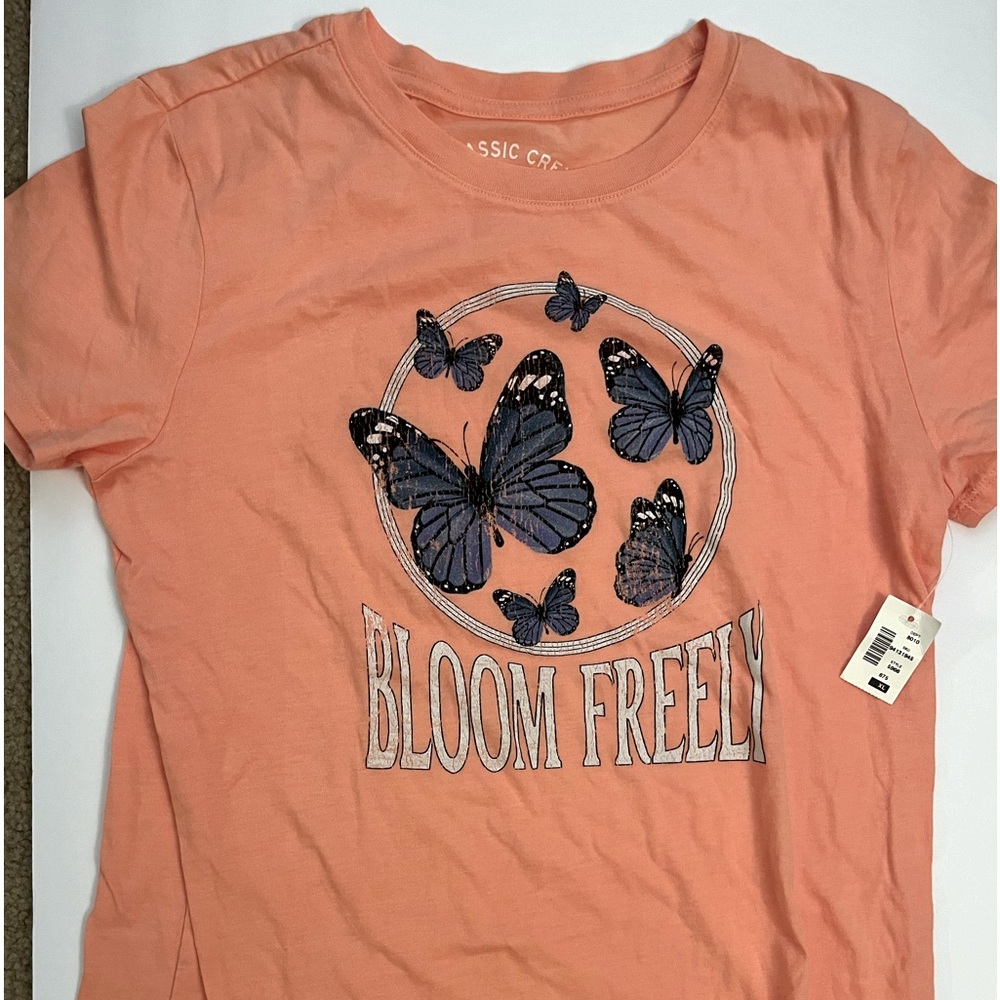 Aeropostale Women’s T-shirt new with tags. Size XL